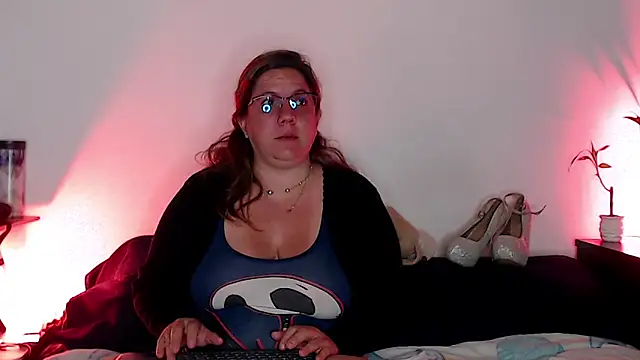 katie joness  online show from 10.10.25