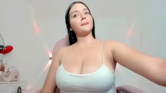 Snapshot of Sarah_angell chatting on 05.19.26 Sarah angell online show from 05.19.26