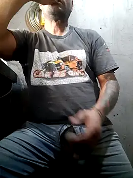 Snapshot of hecwil8 chatting on 11.03.25 hecwil8 online show from 11.03.25