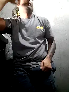 Snapshot of hecwil8 chatting on 11.25.25 hecwil8 online show from 11.25.25