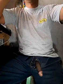 Snapshot of hecwil8 chatting on 12.17.25 hecwil8 online show from 12.17.25