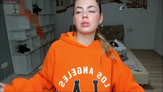 Snapshot of IsabellaBler chatting on 10.24.25 IsabellaBler online show from 10.24.25