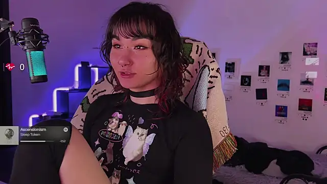 Snapshot of deadlysweet chatting on 10.27.25 deadlysweet online show from 10.27.25