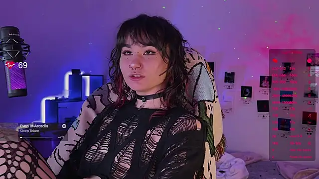 Snapshot of deadlysweet chatting on 11.01.25 deadlysweet online show from 11.01.25