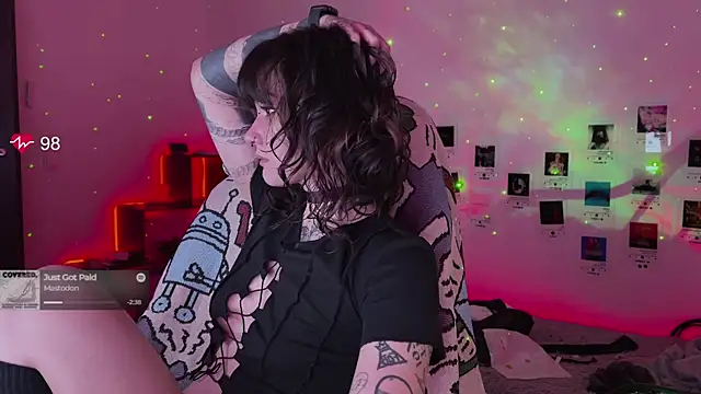 Snapshot of deadlysweet chatting on 11.06.25 deadlysweet online show from 11.06.25