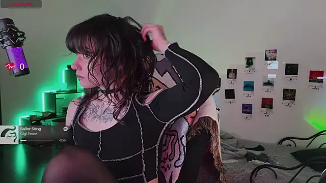 Snapshot of deadlysweet chatting on 11.09.25 deadlysweet online show from 11.09.25