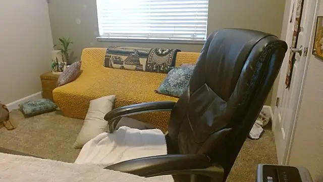 Snapshot of musclebearnips chatting on 09.17.25 musclebearnips online show from 09.17.25