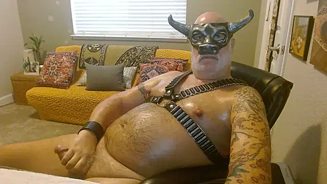Snapshot of musclebearnips chatting on 10.16.25 musclebearnips online show from 10.16.25