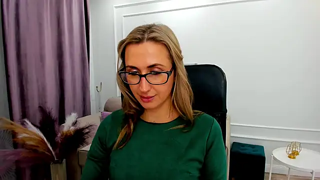 Snapshot of PassionGlow chatting on 01.28.25 PassionGlow online show from 01.28.25