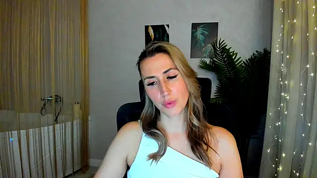 Snapshot of PassionGlow chatting on 02.08.25 PassionGlow online show from 02.08.25