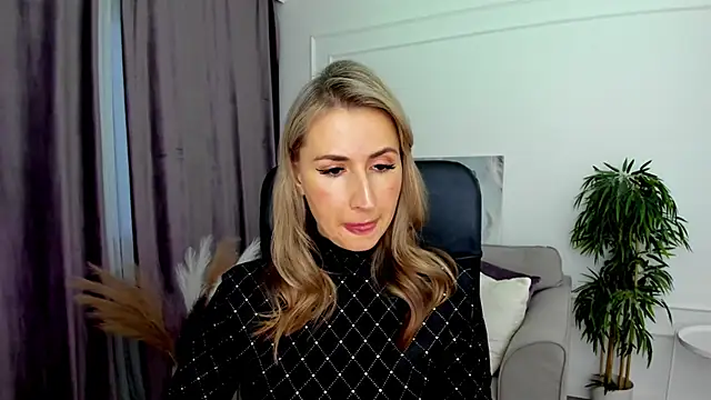 Snapshot of PassionGlow chatting on 02.11.25 PassionGlow online show from 02.11.25