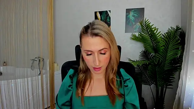 Snapshot of PassionGlow chatting on 02.14.25 PassionGlow online show from 02.14.25