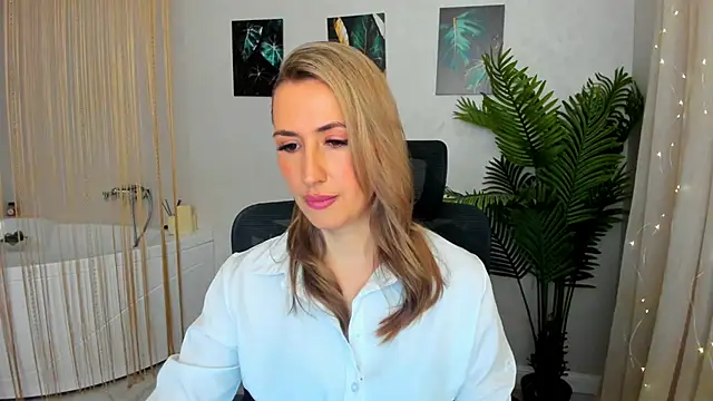 Snapshot of PassionGlow chatting on 02.19.25 PassionGlow online show from 02.19.25