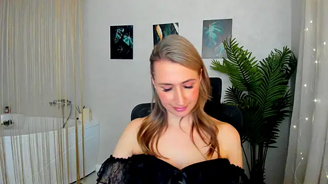 Snapshot of PassionGlow chatting on 02.19.25 PassionGlow online show from 02.19.25