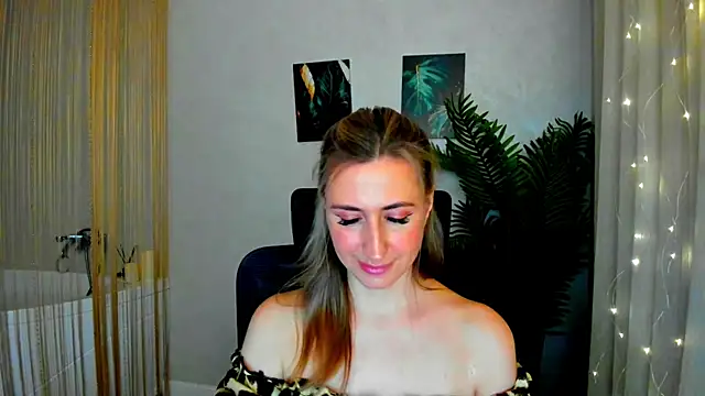 Snapshot of PassionGlow chatting on 02.21.25 PassionGlow online show from 02.21.25