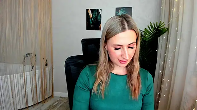 Snapshot of PassionGlow chatting on 02.28.25 PassionGlow online show from 02.28.25