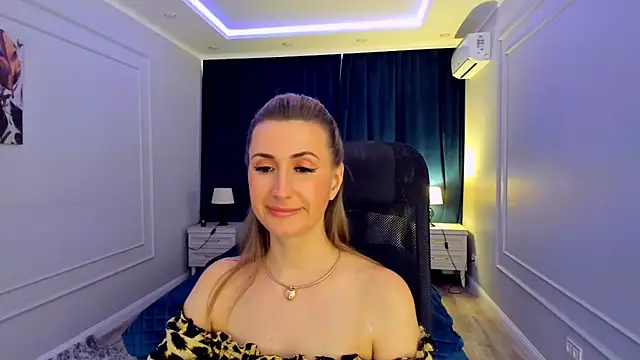 Snapshot of PassionGlow chatting on 03.10.25 PassionGlow online show from 03.10.25