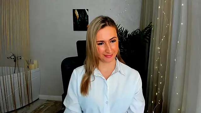 Snapshot of PassionGlow chatting on 03.17.25 PassionGlow online show from 03.17.25