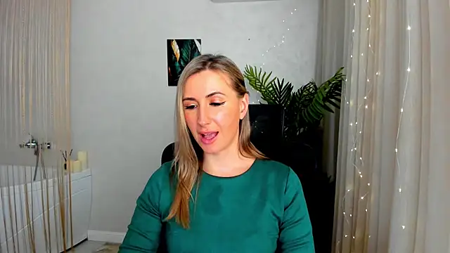 Snapshot of PassionGlow chatting on 03.17.25 PassionGlow online show from 03.17.25