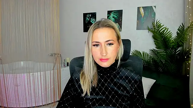 Snapshot of PassionGlow chatting on 09.10.25 PassionGlow online show from 09.10.25