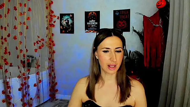 Snapshot of PassionGlow chatting on 10.26.25 PassionGlow online show from 10.26.25