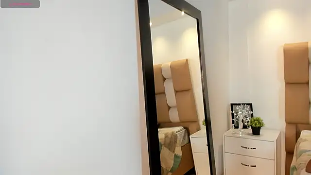 victoria mooree online show from 12.21.25