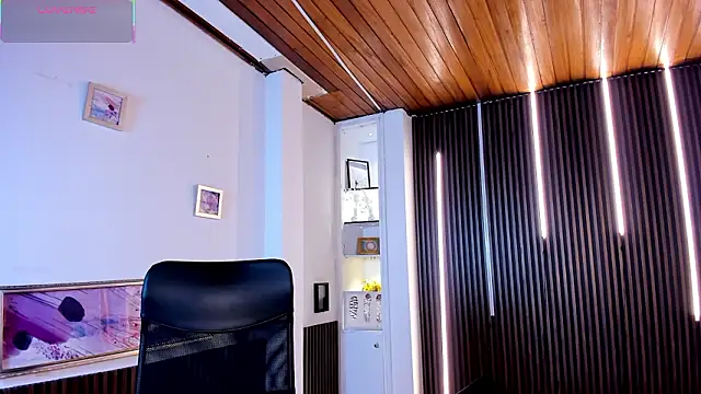 victoria mooree online show from 03.10.26