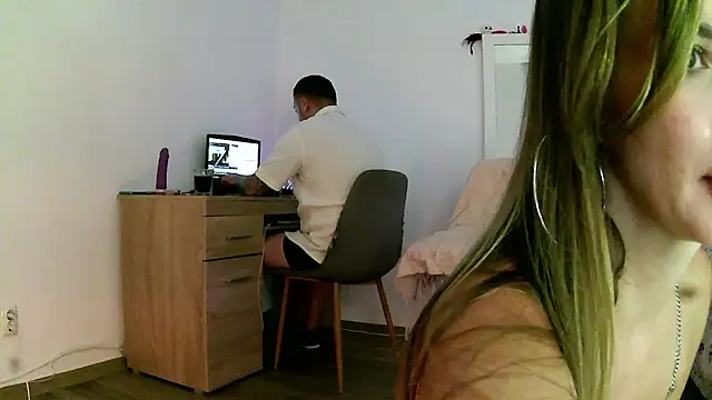 Snapshot of missmimixx chatting on 10.18.25 missmimixx online show from 10.18.25
