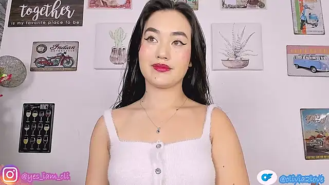 Snapshot of olivia22love chatting on 10.10.25 olivia22love online show from 10.10.25