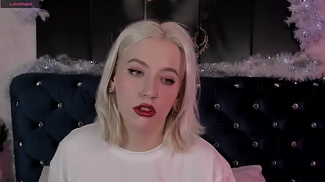 Snapshot of RachelCart chatting on 01.04.25 RachelCart online show from 01.04.25