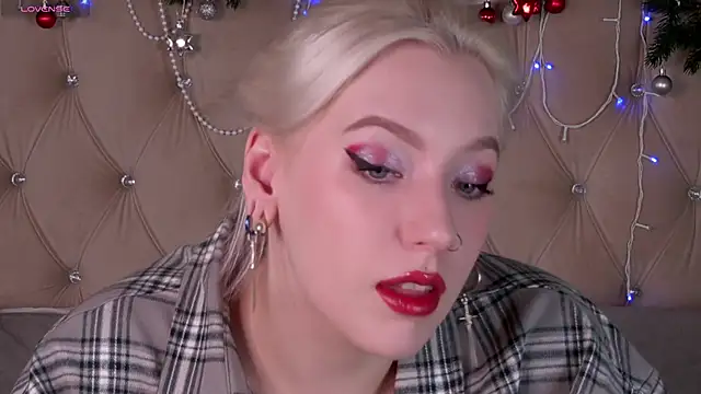 Snapshot of RachelCart chatting on 01.10.25 RachelCart online show from 01.10.25