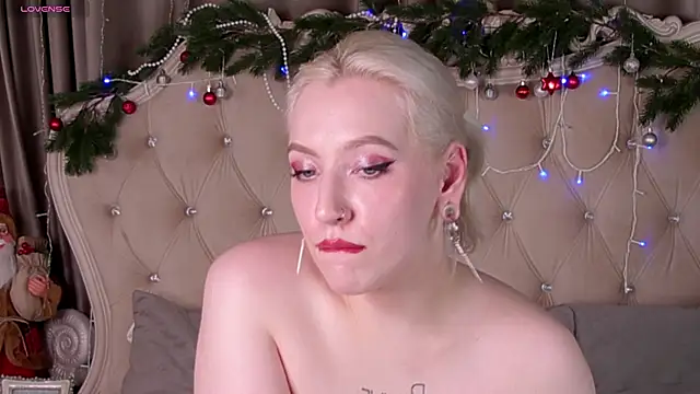 Snapshot of RachelCart chatting on 01.10.25 RachelCart online show from 01.10.25