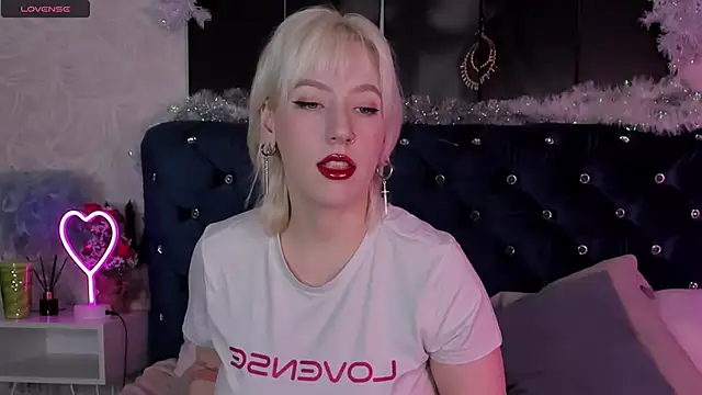 Snapshot of RachelCart chatting on 01.13.25 RachelCart online show from 01.13.25