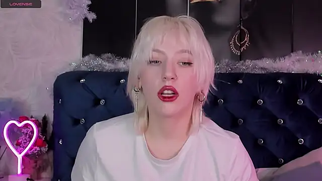 Snapshot of RachelCart chatting on 01.13.25 RachelCart online show from 01.13.25