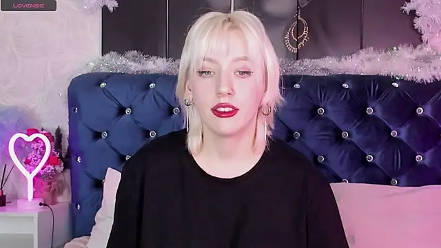 Snapshot of RachelCart chatting on 01.13.25 RachelCart online show from 01.13.25