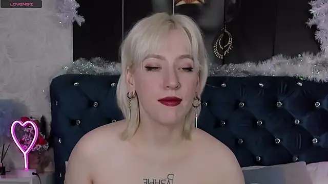 Snapshot of RachelCart chatting on 01.14.25 RachelCart online show from 01.14.25