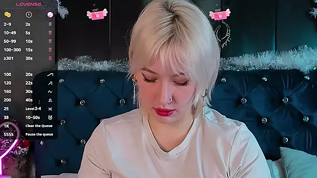 Snapshot of RachelCart chatting on 01.24.25 RachelCart online show from 01.24.25