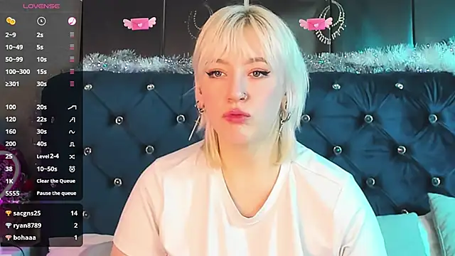 Snapshot of RachelCart chatting on 01.24.25 RachelCart online show from 01.24.25