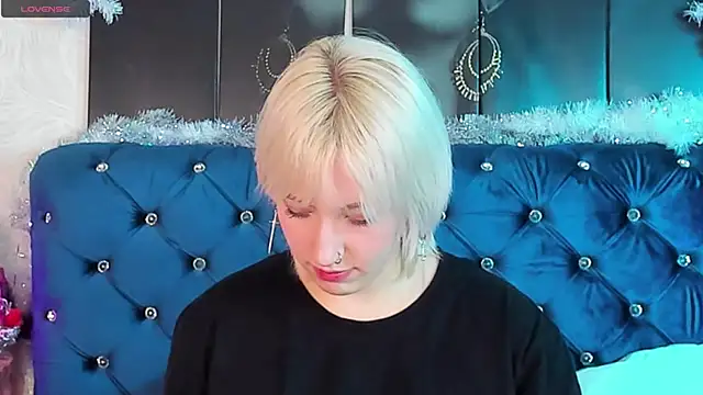 Snapshot of RachelCart chatting on 01.25.25 RachelCart online show from 01.25.25