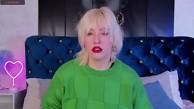 Snapshot of RachelCart chatting on 01.29.25 RachelCart online show from 01.29.25