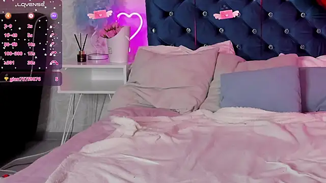 Snapshot of RachelCart chatting on 02.05.25 RachelCart online show from 02.05.25