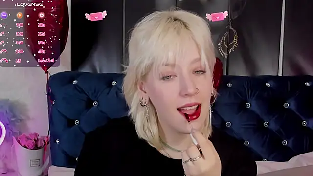 Snapshot of RachelCart chatting on 02.08.25 RachelCart online show from 02.08.25