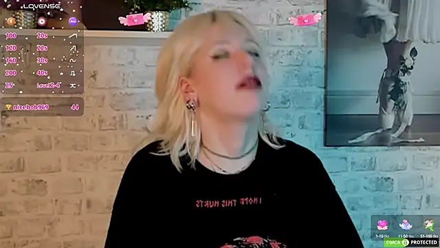 Snapshot of RachelCart chatting on 02.11.25 RachelCart online show from 02.11.25