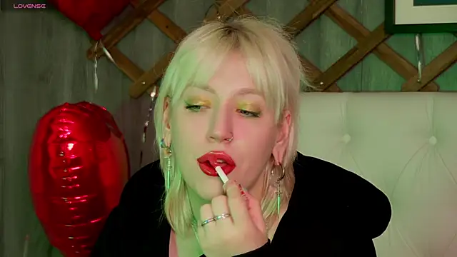 Snapshot of RachelCart chatting on 02.15.25 RachelCart online show from 02.15.25