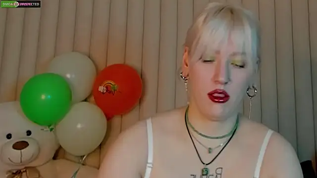 Snapshot of RachelCart chatting on 03.18.25 RachelCart online show from 03.18.25