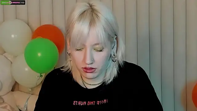 Snapshot of RachelCart chatting on 03.18.25 RachelCart online show from 03.18.25