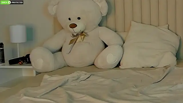 Snapshot of RachelCart chatting on 03.21.25 RachelCart online show from 03.21.25