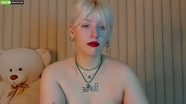 Snapshot of RachelCart chatting on 03.22.25 RachelCart online show from 03.22.25