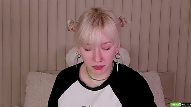 Snapshot of RachelCart chatting on 09.10.25 RachelCart online show from 09.10.25