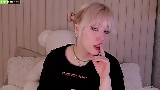 Snapshot of RachelCart chatting on 09.13.25 RachelCart online show from 09.13.25